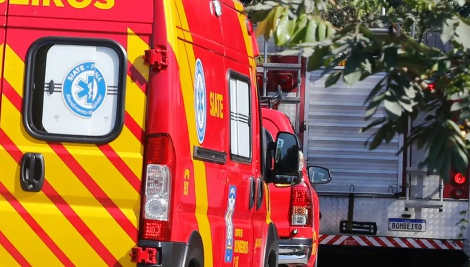 Imagem mostra viaturas do Corpo de Bombeiros.