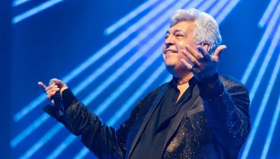 Sidney Magal comemora 50 anos de carreira em show em Curitiba