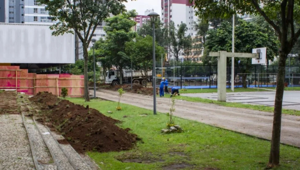 Praça Oswaldo Cruz durante a reforma.