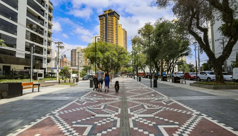 Tradicionais feiras de praça em Curitiba voltam nesta sexta-feira