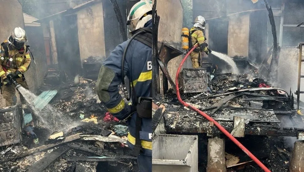 Bombeiros apagam incêndio em casa