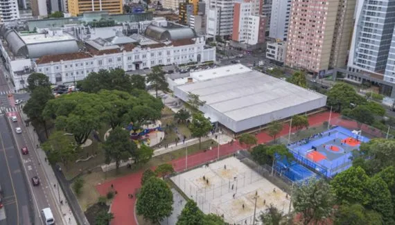 Praça de Curitiba é revitalizada e ganha novas quadras e parquinho! Veja como ficou