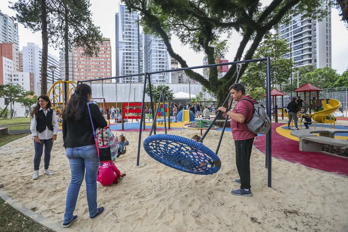 Novo parquinho da Praça Oswaldo Cruz