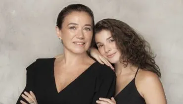 Lilia Cabral e filha Giulia Bertolli se apresentam em peça afetiva no Guaíra