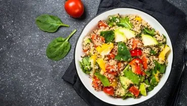 7 receitas de saladas detox para o jantar