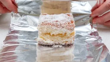 Esse Bolo de Coco Gelado é incrível e te leva direto para a casa da vó