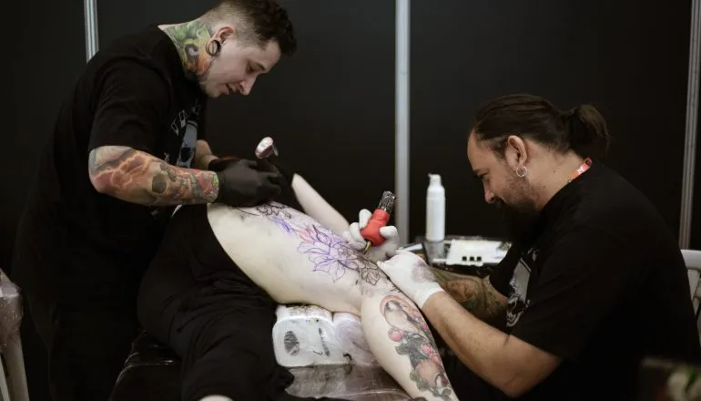 Tattoo Stars tem shows, “miss” e apaixonados por tatuagem em Curitiba