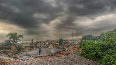 Alerta de tempestade em Curitiba é elevado para nível 