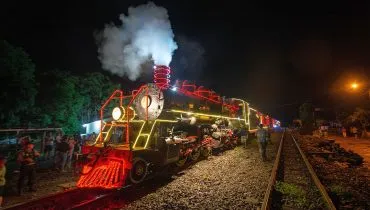 Maria Fumaça histórica leva a magia do Natal a Curitiba e região; veja o roteiro