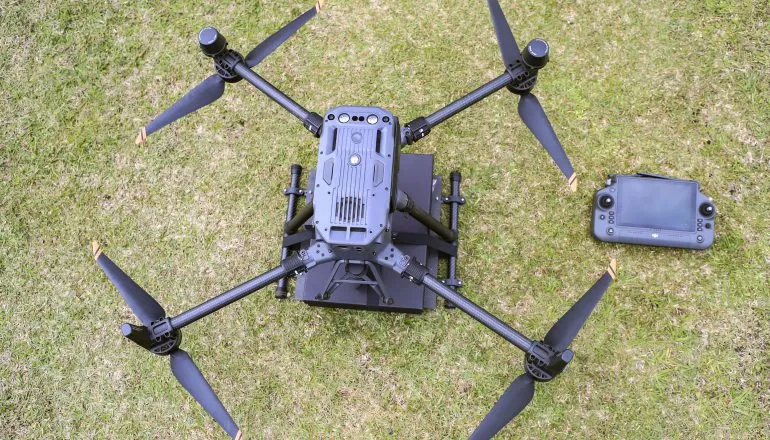 Drone usado em voo de delivery, no Parque Tanguá, em Curitiba