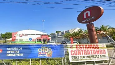 Rede de supermercados do Paraná compra 4 lojas de concorrente em Curitiba