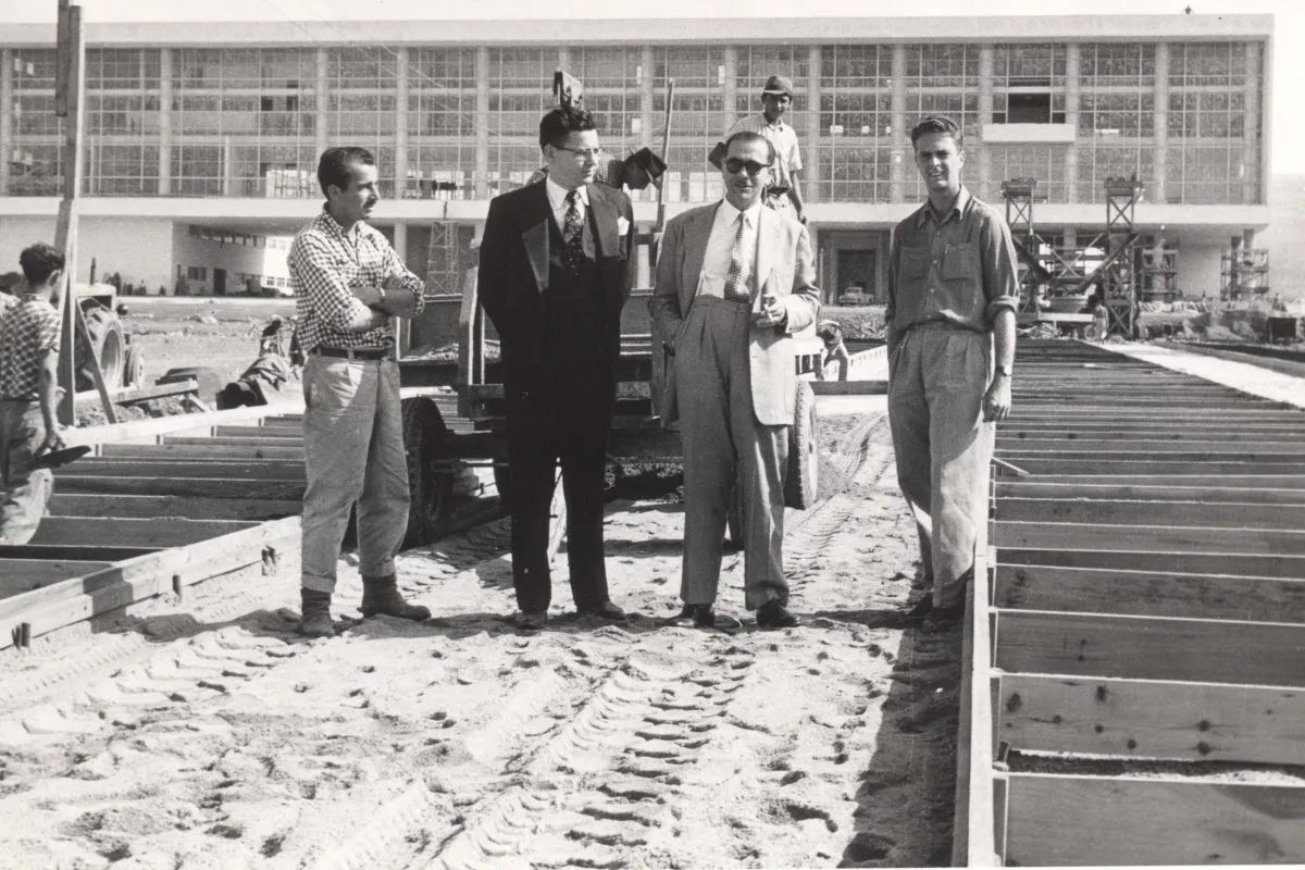 Construção do Palácio Iguaçu, no Centro Cívico de Curitiba.