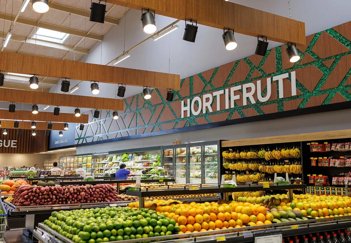 Na imagem, setor de hortifrúti de uma loja da rede de supermercados Condor, em Curitiba.