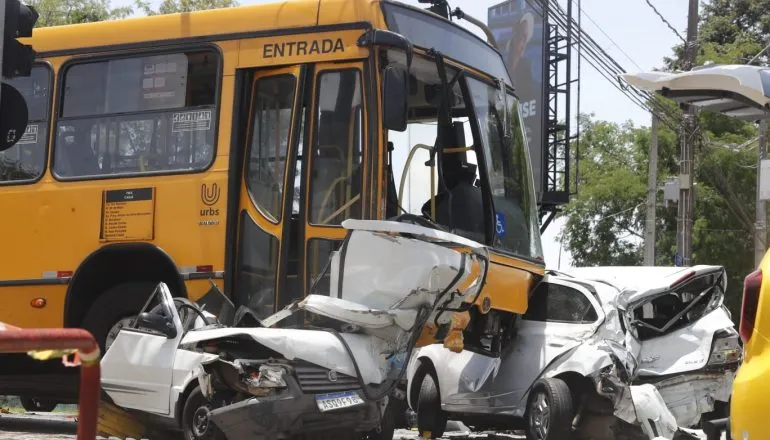 Ônibus teve falha mecânica antes de grave acidente que matou empresário em Curitiba