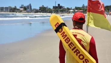 Bombeiros reforçam orientações para evitar afogamentos. Você sabe a diferença das bandeiras?