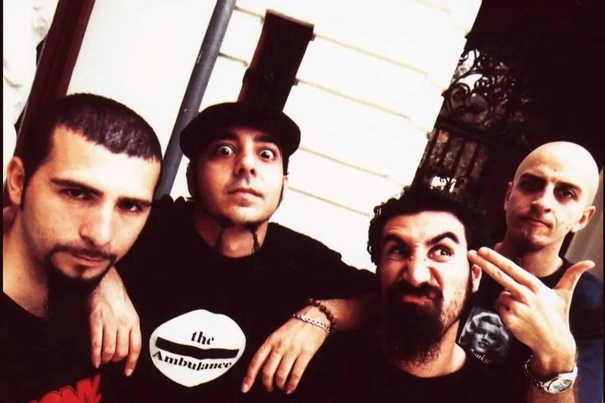 Imagem mostra a banda System of a Down