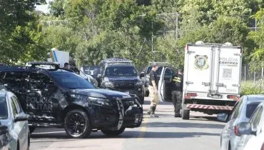 Homens invadem casa de família, trocam tiros e cinco morrem em Curitiba