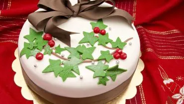 Como fazer um delicioso e temático Bolo de Natal? Essa receita vai impressionar