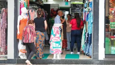 Compras de Natal movimentam Centro de Curitiba. Quais são os presentes mais buscados?