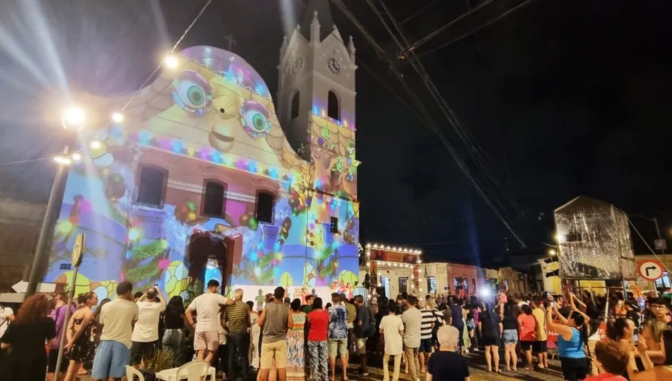 Projeções em Catedral de Paranaguá.