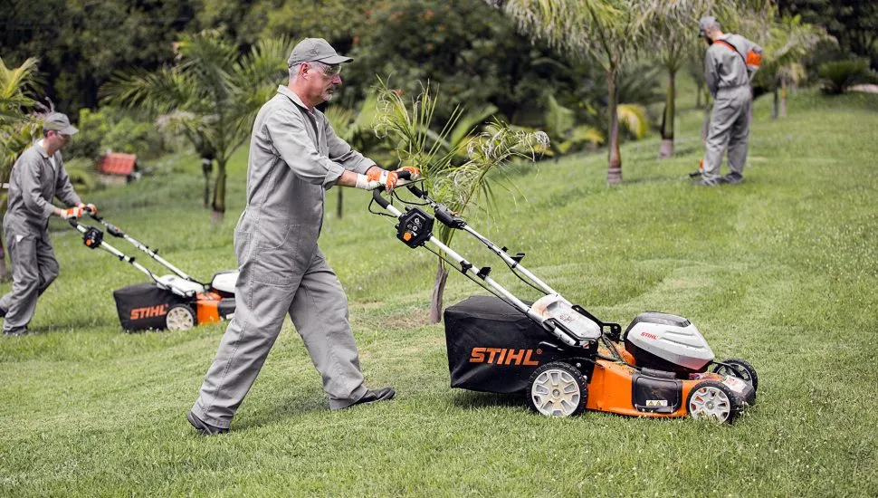 Linha de produtos STIHL para serviços de jardinagens