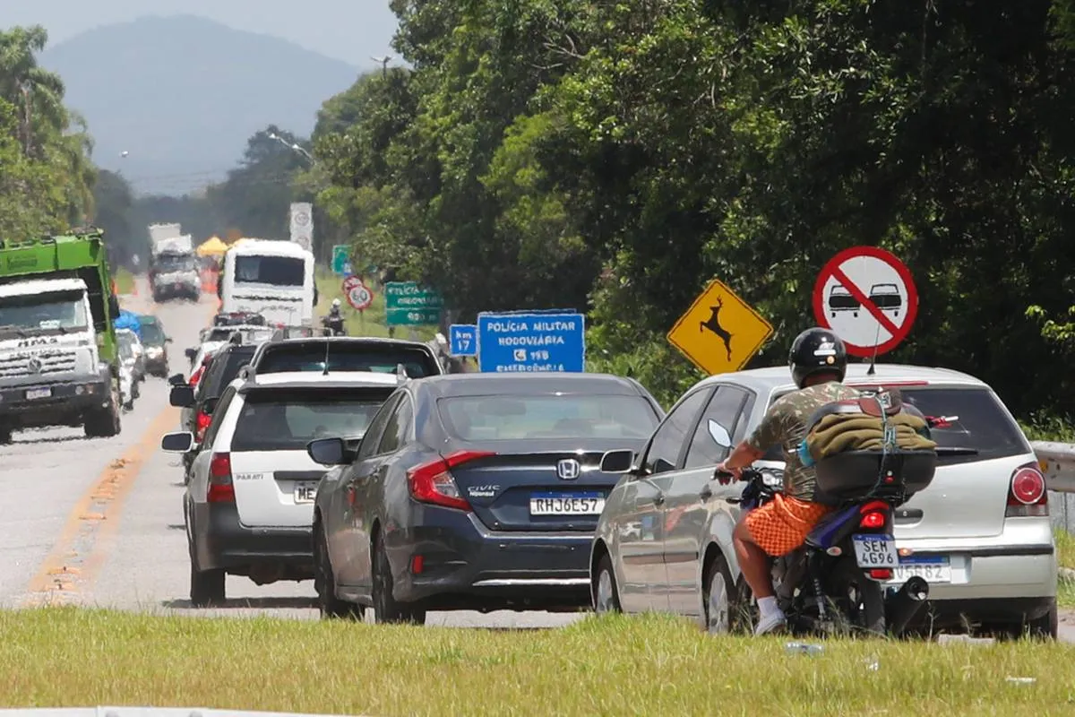 Imagem mostra o movimento na BR-277.