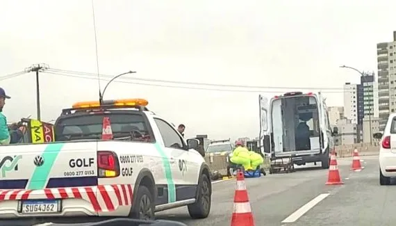 Motociclista fica ferido em gravíssimo acidente em viaduto da BR-277