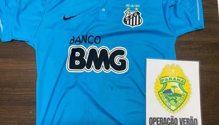 Na imagem, camisa azul do time de futebol Santos