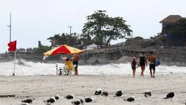 Vai mergulhar? Fique atento! Chuvas pioram qualidade das praias do Paraná