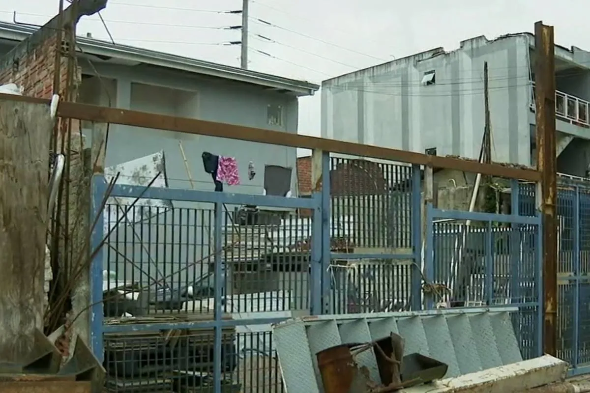 Imagem mostra a fachada de uma casa em Curitiba