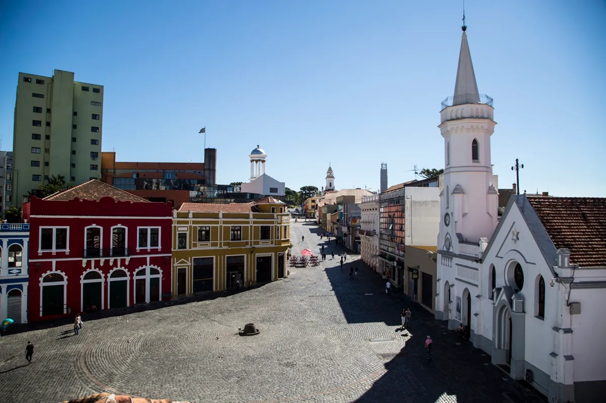 Vista do Largo da Ordem, no centro histórico de Curitiba