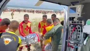 Jovem fica 10 minutos submerso e é resgatado de mar em Pontal do Paraná