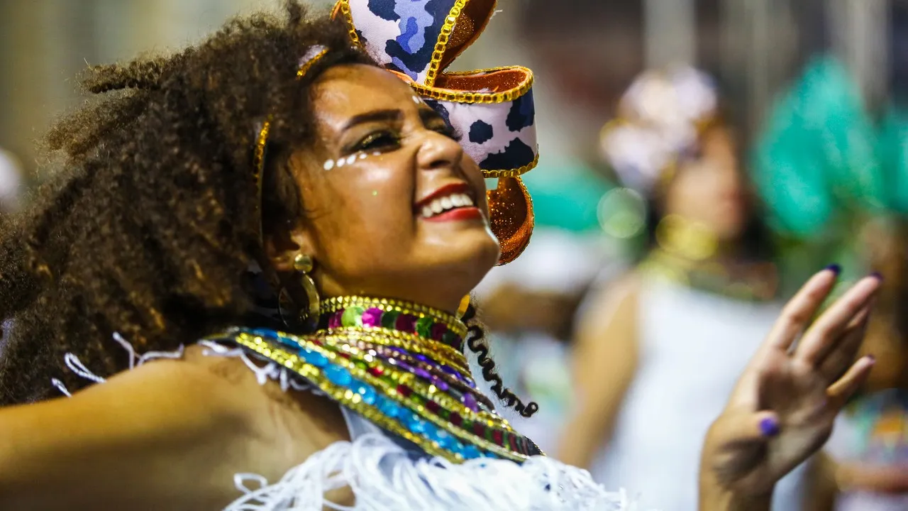 Passista no Carnaval em Curitiba.