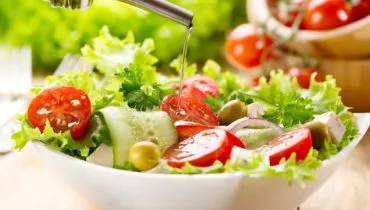 5 saladas refrescantes e leves para o verão