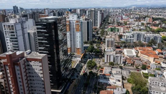 Valor de imóveis sobe 18% e Curitiba vira capital que mais encareceu no setor