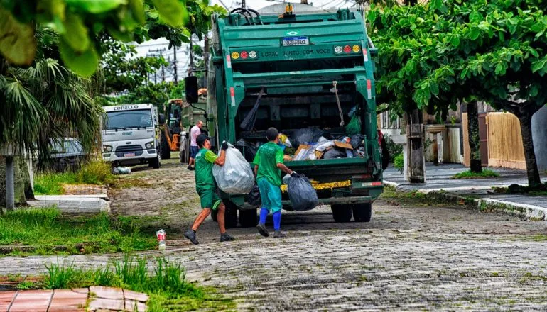 Litoral recebe reforço milionário na coleta e ganha ‘Disk Lixo’