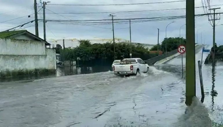 Paranaguá debaixo d´água após temporal com mais de 100 mm de chuva