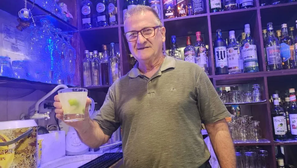 Lúcio Carlos Paza, conhecido como "O Rei da Caipirinha" de Curitiba.