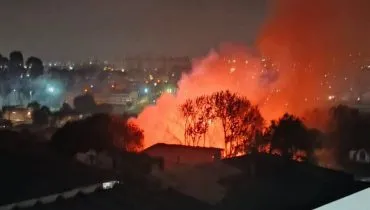 Incêndio de grandes proporções destrói sete casas em Curitiba