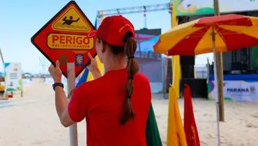 Em uma semana, bombeiros registram 90 resgates nas praias do Paraná