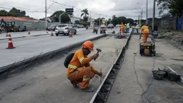 Avenida importante de Curitiba tem novo bloqueio para obras; veja trecho afetado