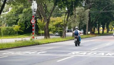 Radares de Curitiba vão ficar visíveis; fim da pegadinha?