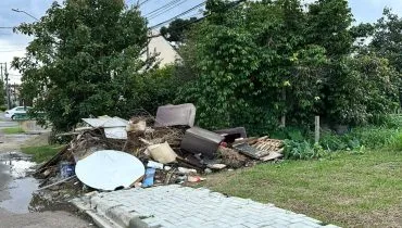 Lixão sem dono deixa vizinhança na bronca em bairro de Curitiba