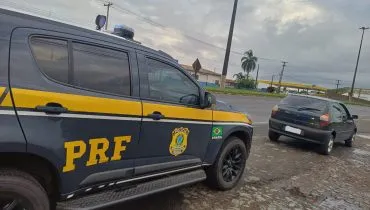 Criança é flagrada em porta-malas de carro de rodovia no Paraná