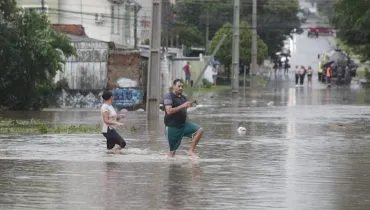 Temporal alaga bairro e faz famílias perderem tudo em Curitiba