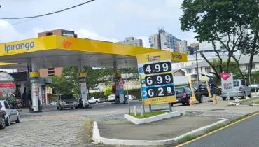 Preço da gasolina em bairros de Curitiba cravado em R$ 6,99 levanta a polêmica: cartel?