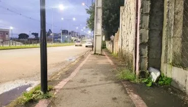 Planejamento falho ou descaso? Ciclovia com postes gera revolta na RMC