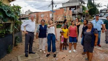 Cohab dá esperança a moradores em visita inédita a comunidade de Curitiba