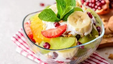 4 receitas surpreendentes de salada de frutas para o verão