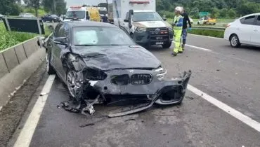 Carro é atingido por BMW no Contorno Norte em Curitiba; uma mulher morreu